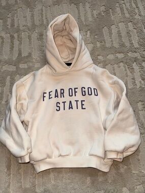 Essentials Fear of God Cream Hoodie with Gray”fear of god state” Logo S/6-7